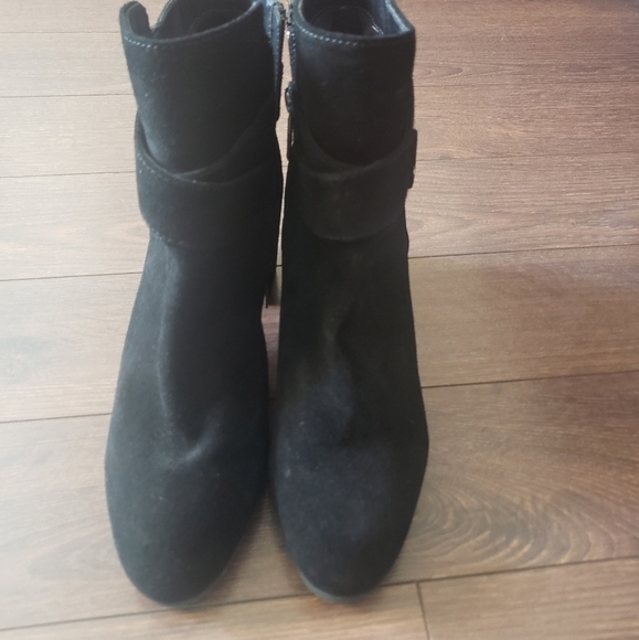 Valdini Renee Suede Bootie - Picture 2 of 12